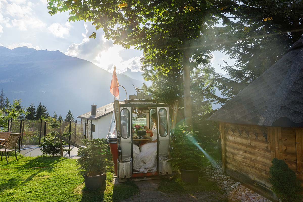 Eloping couple enjoy a classic Swiss fondue experience.