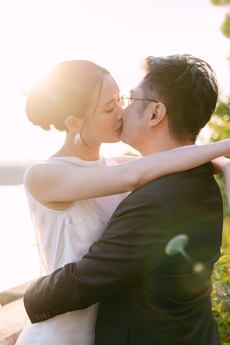A couple kissing on Isola Di Brissago during their elopement